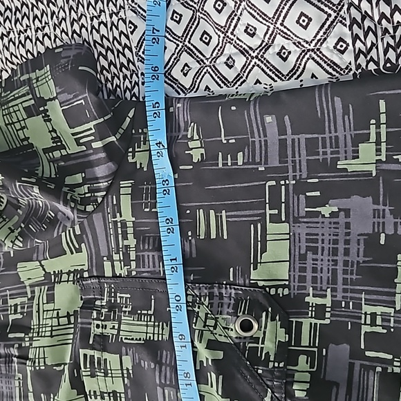 Cherokee infinity top scrub  color green and black size xl - Picture 4 of 6